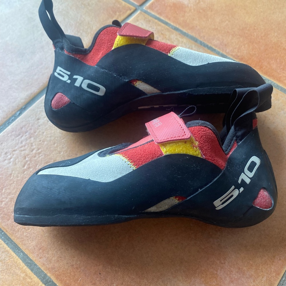 Womens 5.10 Hiangle climbing shoes size 7.5
